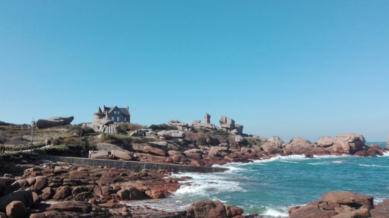 Vue Mer Cote De Granit Rose En Bretagne 트레뵈르덴 외부 사진